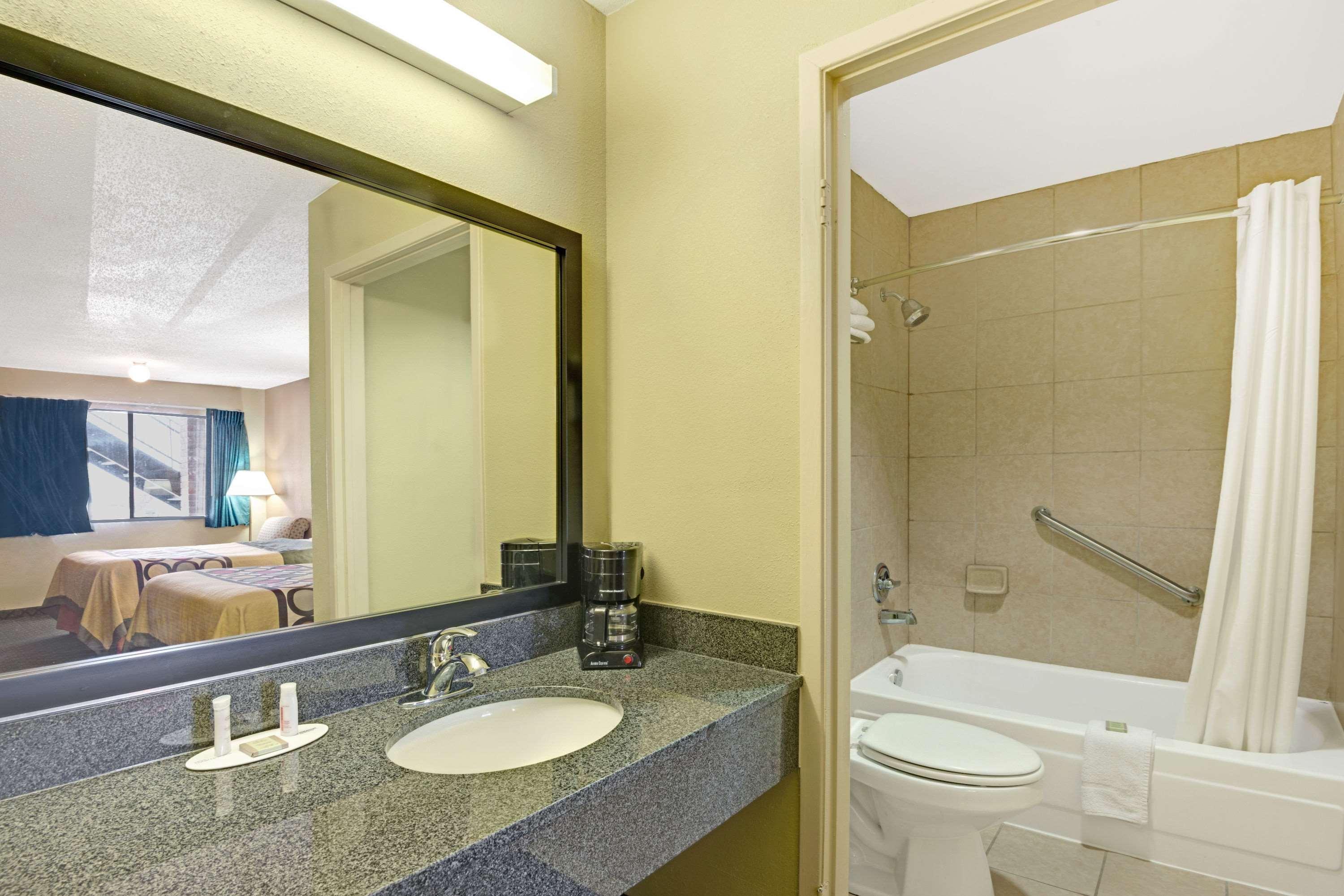Super 8 By Wyndham Universal City Esterno foto
