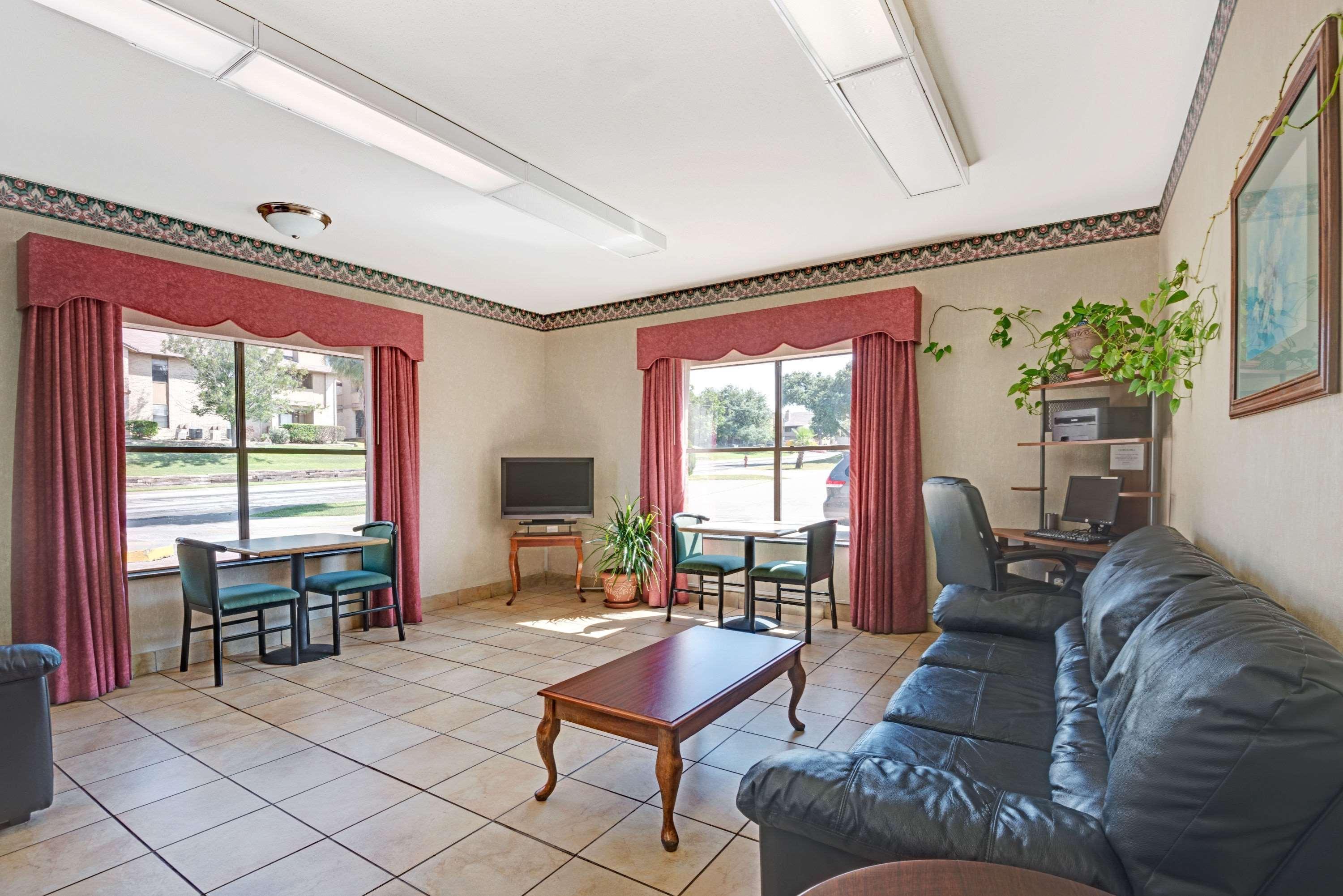 Super 8 By Wyndham Universal City Esterno foto
