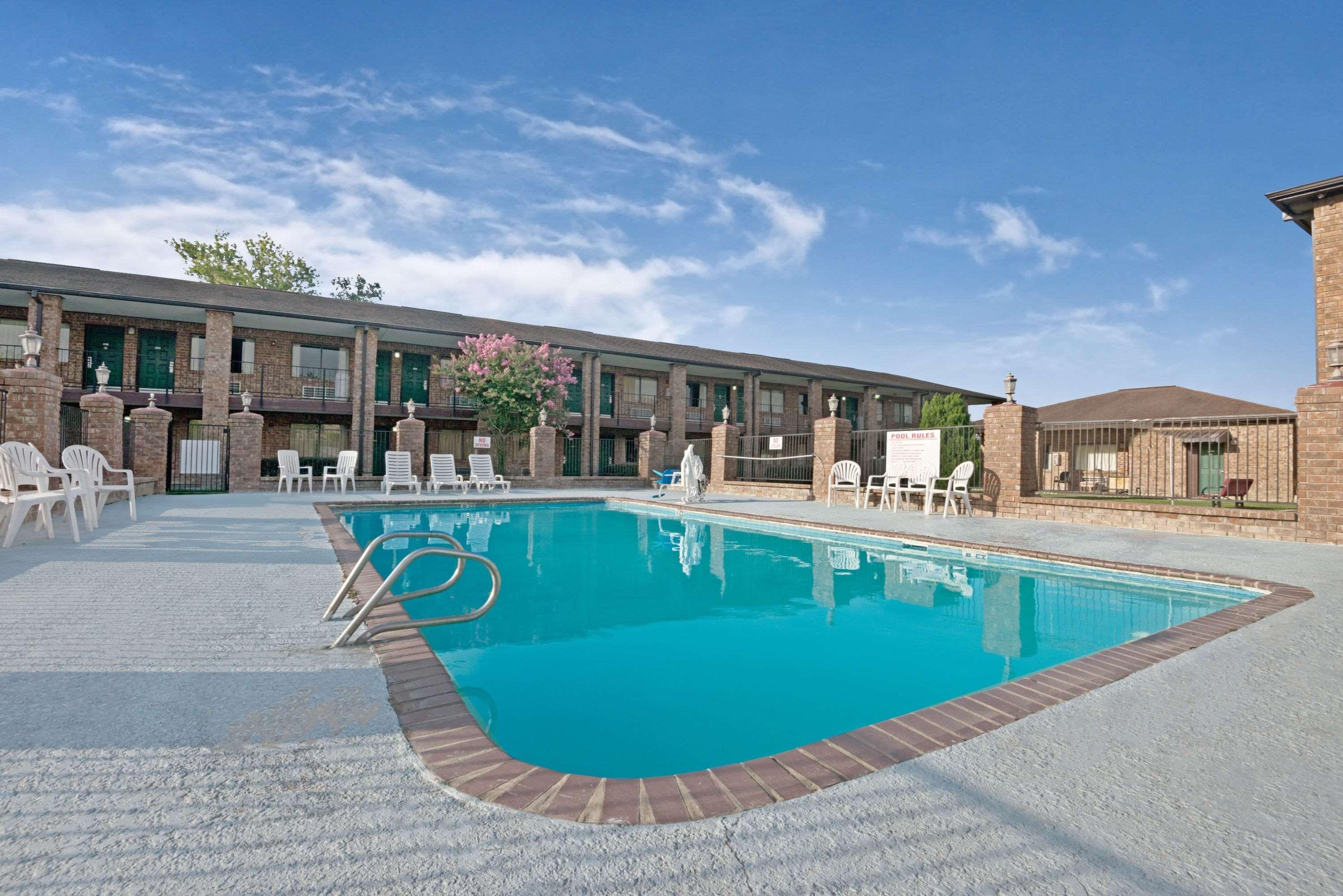 Super 8 By Wyndham Universal City Esterno foto