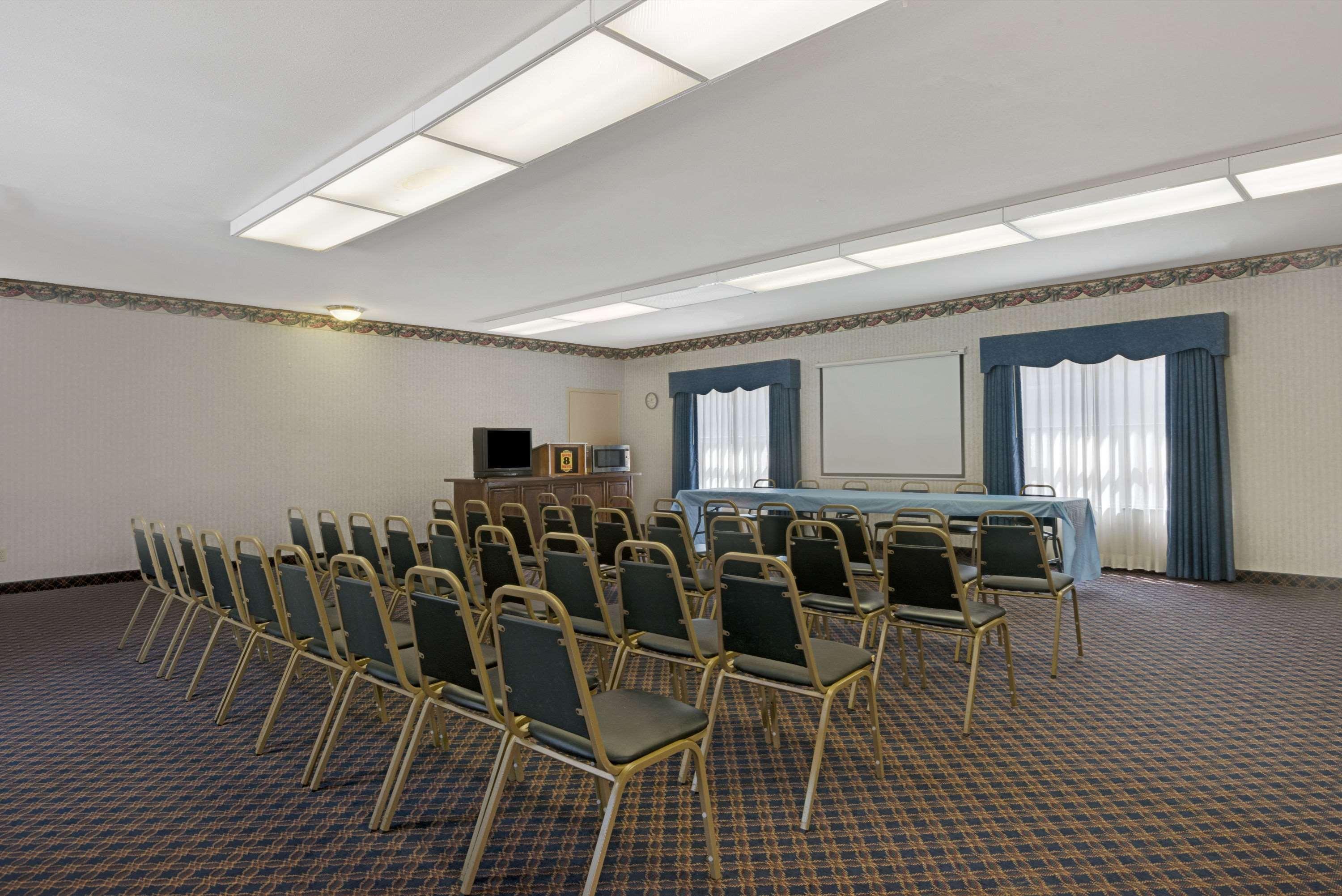 Super 8 By Wyndham Universal City Esterno foto