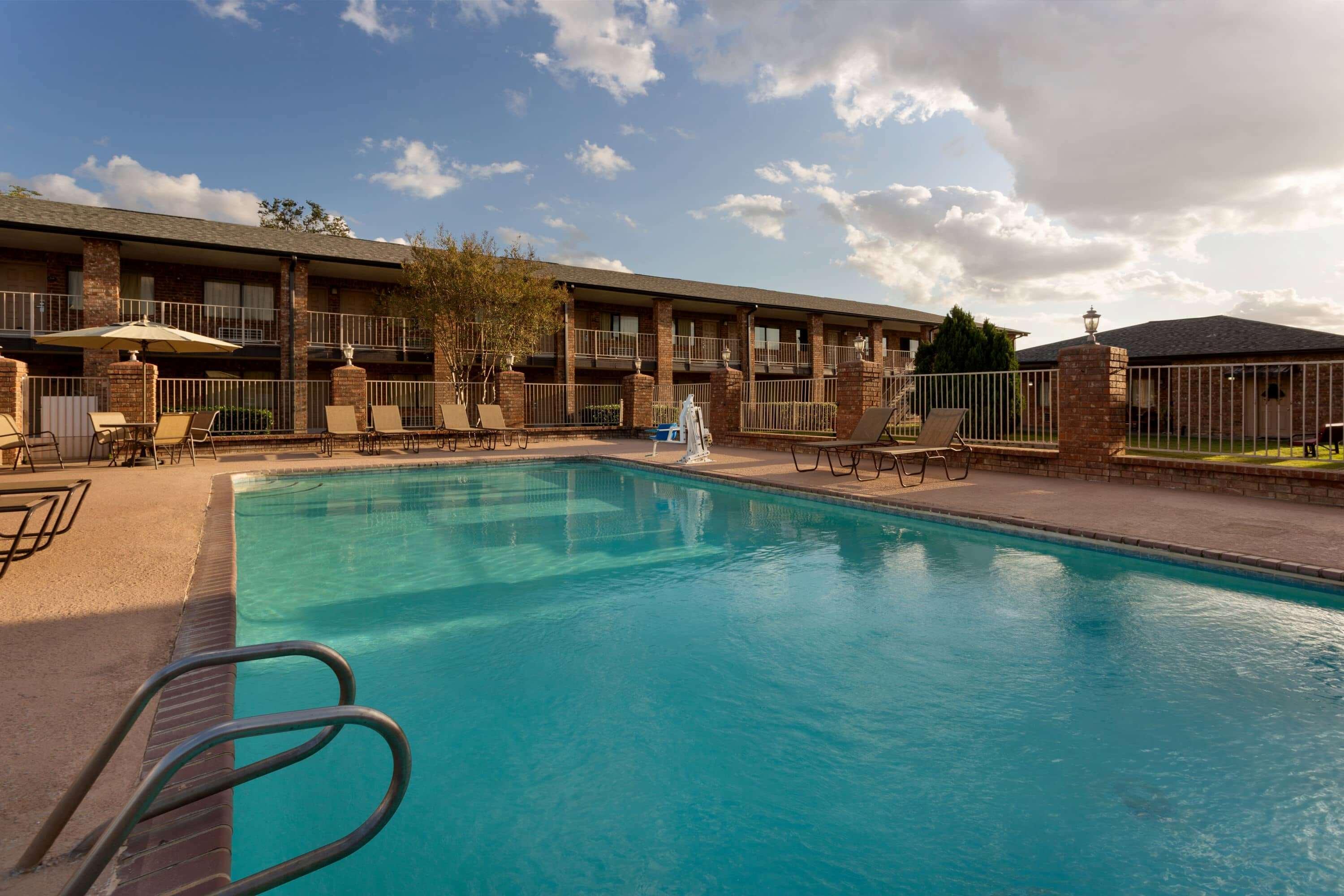 Super 8 By Wyndham Universal City Esterno foto