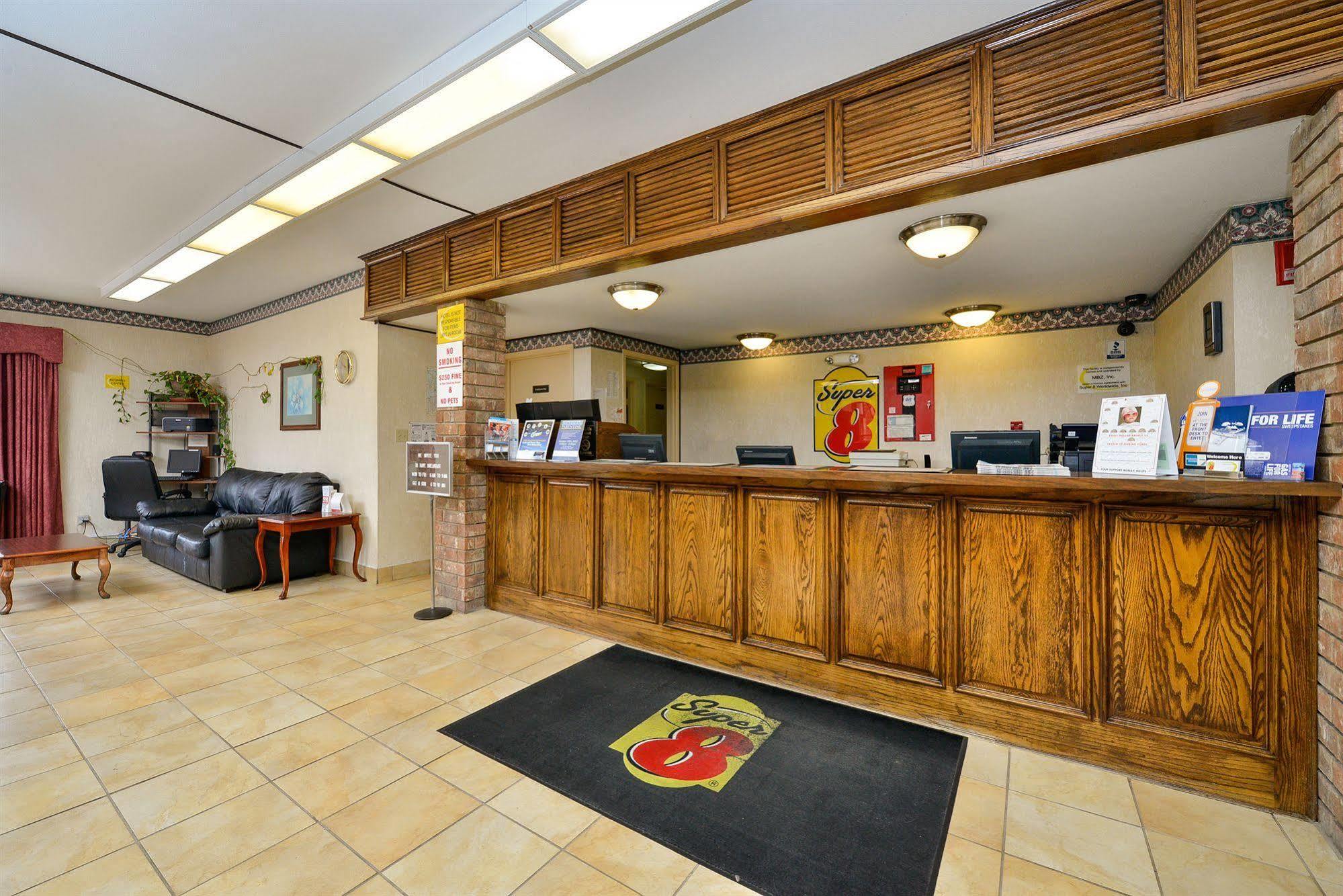 Super 8 By Wyndham Universal City Esterno foto
